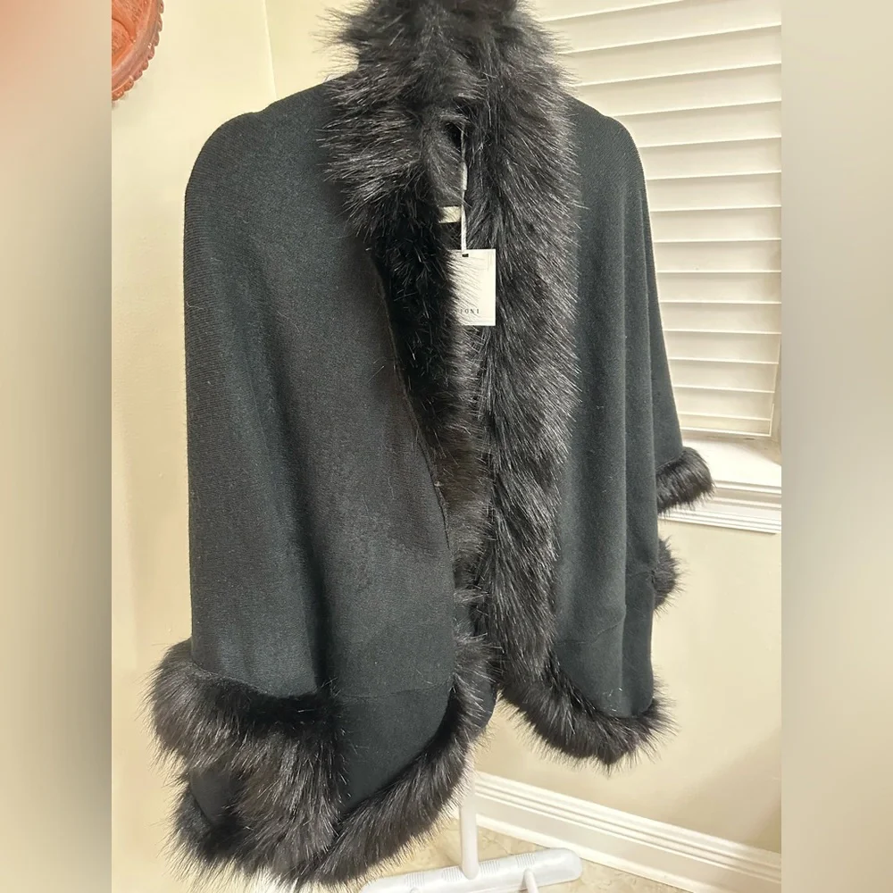 Sioni Black Knit Faux Fur Cape, L/XL, NWT - Picture 2 of 12